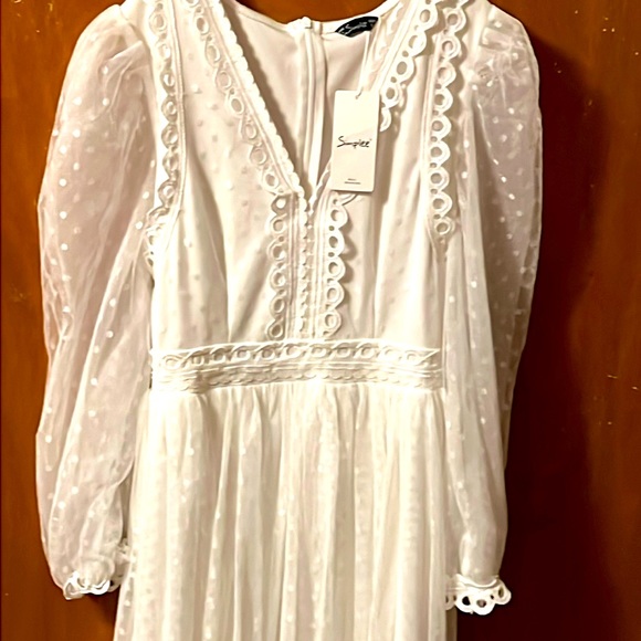Dresses & Skirts - NWT white beautiful long sleeves maxi length maxi dress
